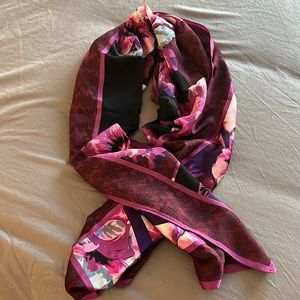 WHBM Viola Scarf